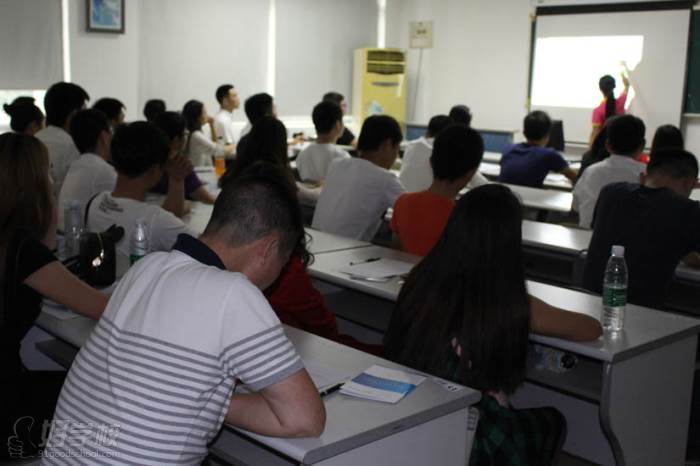 今天上课听歌被逮到，学校要求退学想上大学，不想成人高考，今年高一，贵州的怎么办「贵阳数千学生被退学事件」 玻璃企业